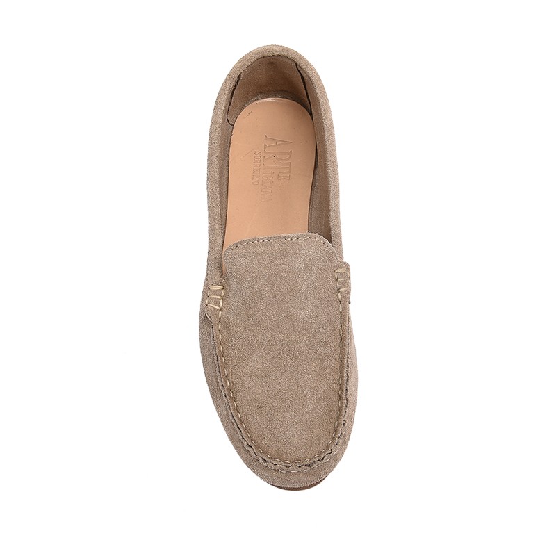 Mocassino per bambina scamosciato color beige