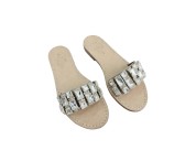 Pantofola scamosciata color beige con pietre swarovski