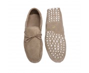 Mocassino scamosciato beige con laccetti